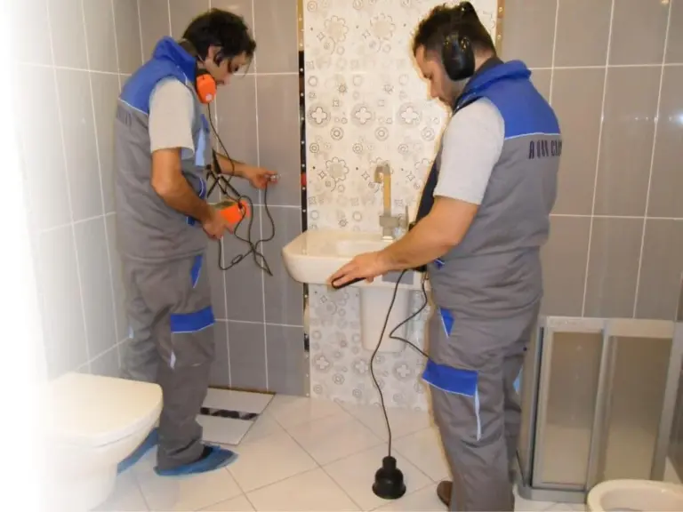 كشف تسربات الحمامات